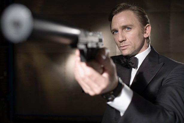 Daniel Craig – the new 007 – filming in Prague