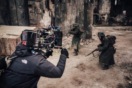 On set of I Krig & Kærlighed | © Fridthjof Film/Film United. Photo by Stanislav Honzik