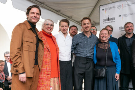 Daniel Brühl, German Minister of Culture and Media Claudia Roth, Felix Kammerer, Viktor Prášil, Linda Eisenhamerová and Viktor Müller (from the left), photo: Aaron Perez/Villa Aurora